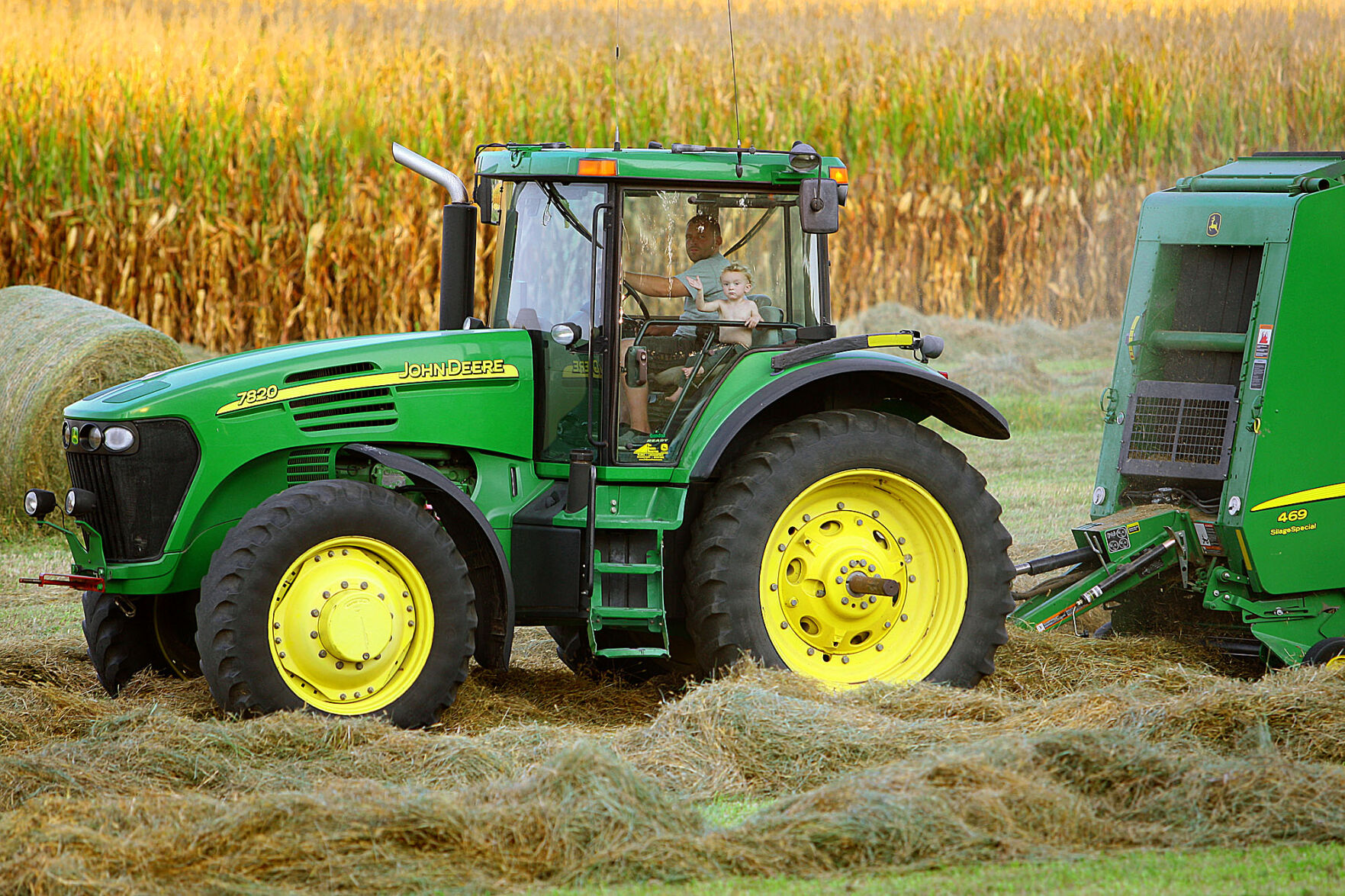 Baling Hay 03.jpg